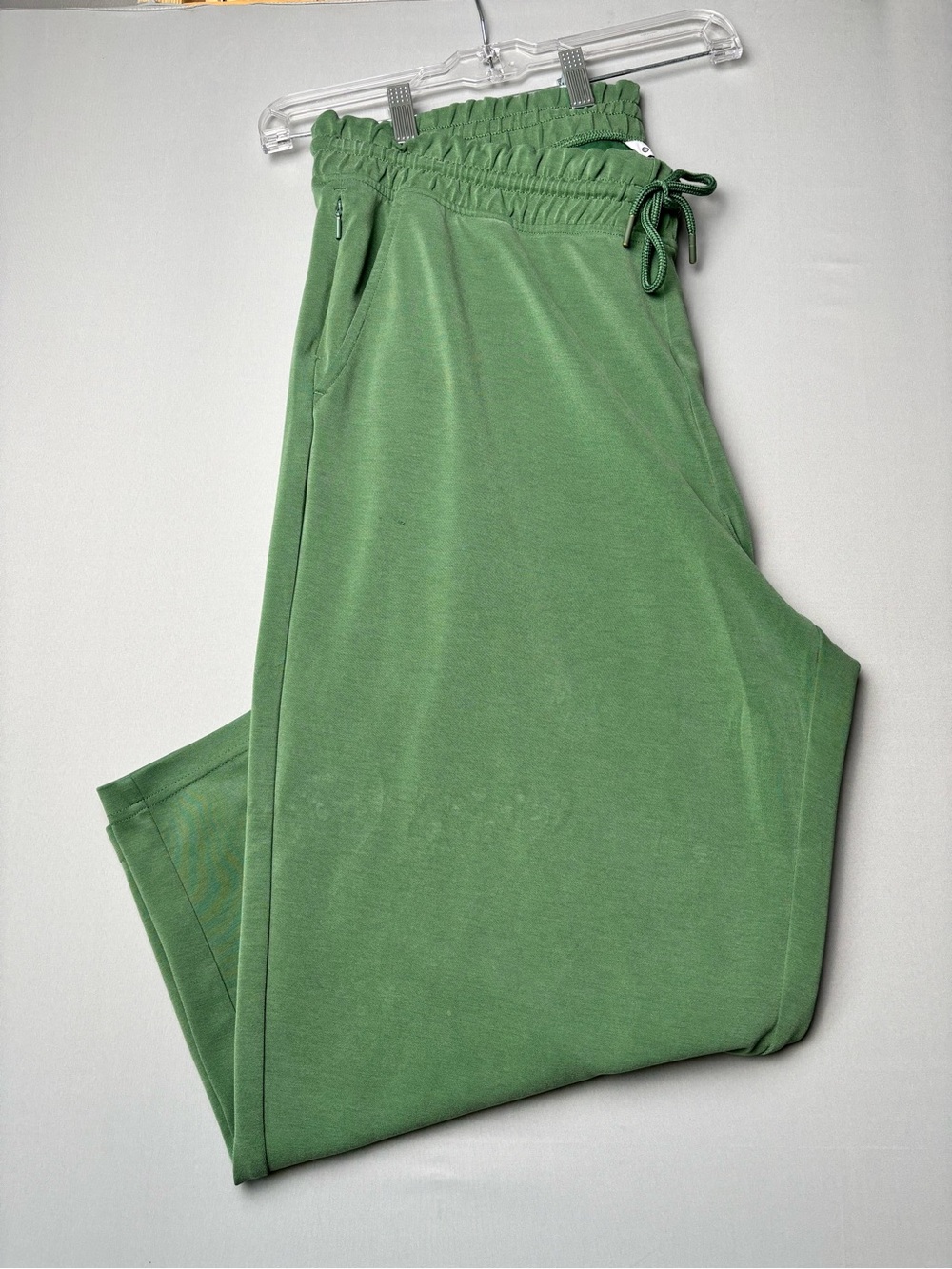 Athleta 2X Sage Green Cropped Lounge Pants Drawstring Waist Zip Pocket